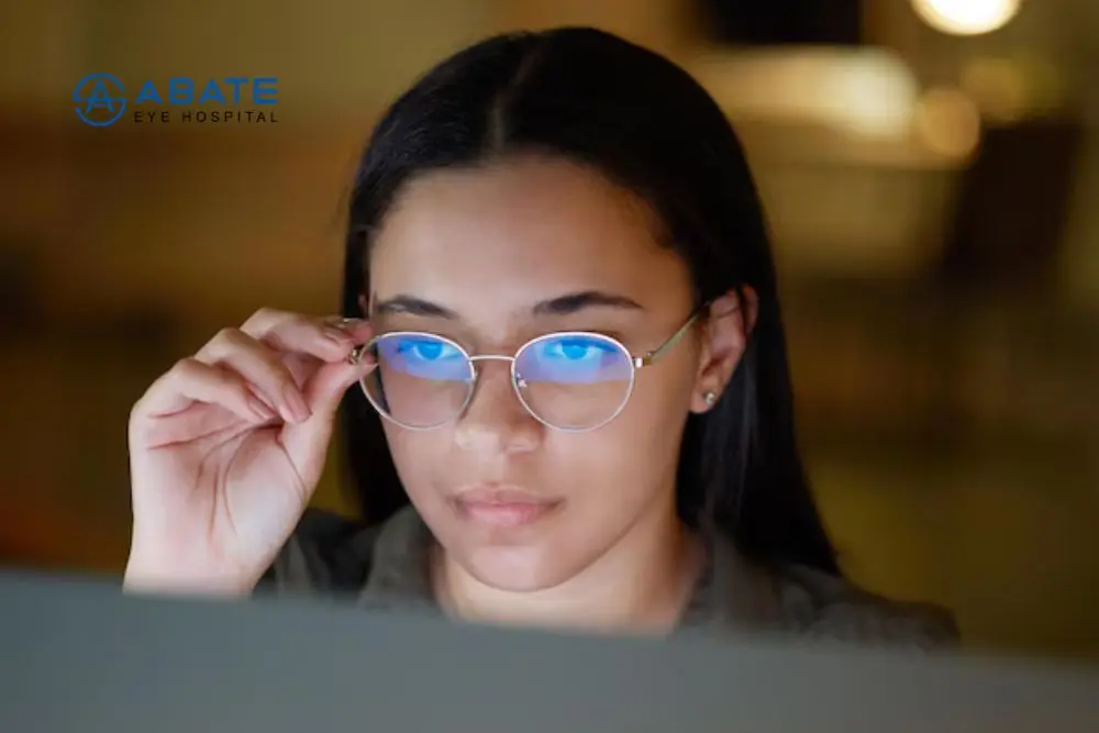 Is Blue Light Harmful for Your Eyes? Effects, Risks & Eye Protection Tips