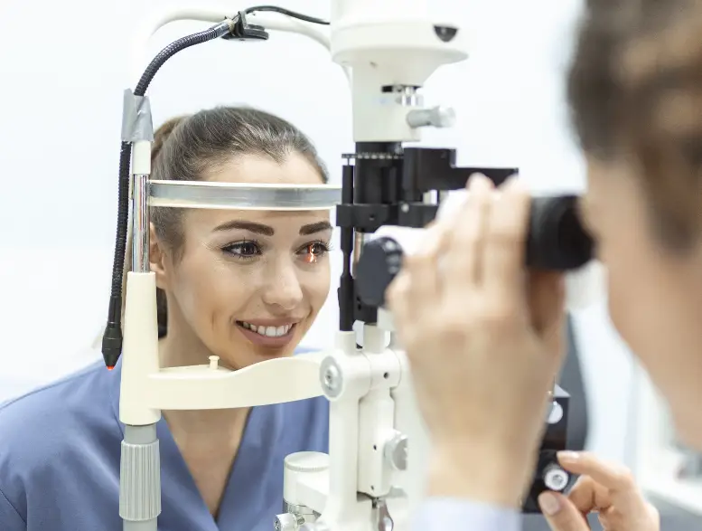 doctor examine patient before oculoplastic surgery in Chennai